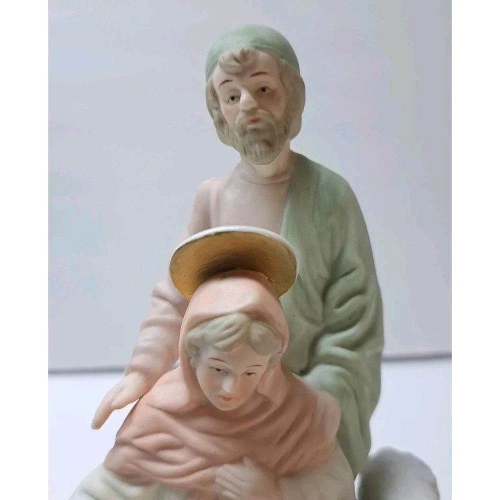 Lefton One Piece Nativity Figurine # 03916 Hand Painted Porcelain Music Box '83